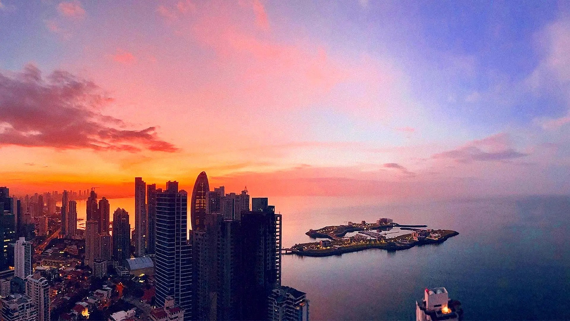 Apartamentos frente a la playa en Panamá para inversores de Perú