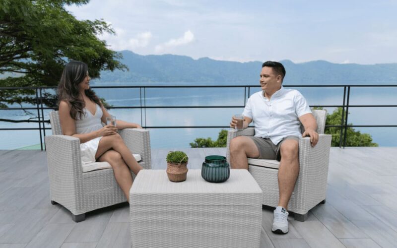 Muebles de plástico en Panamá: ideales para patios y jardines