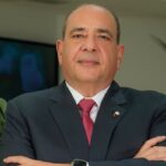 Reconocimiento a Camilo Atala por su destacada trayectoria en INCAE