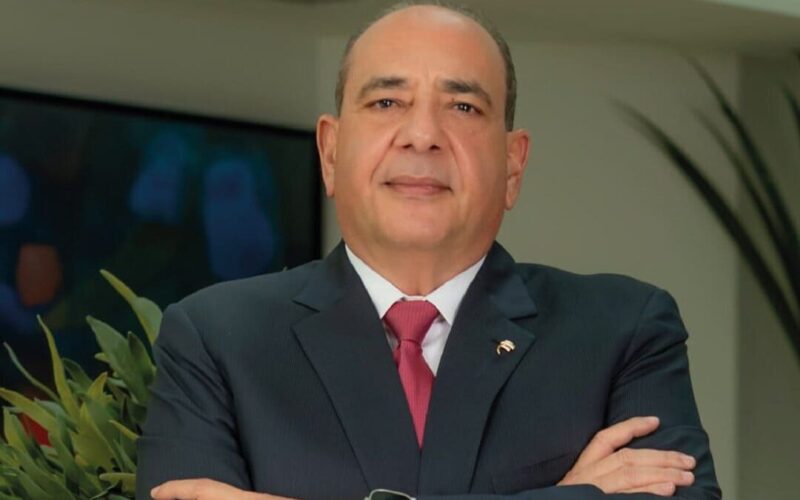 Reconocimiento a Camilo Atala por su destacada trayectoria en INCAE